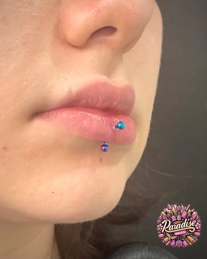 Piercing de labio lateral