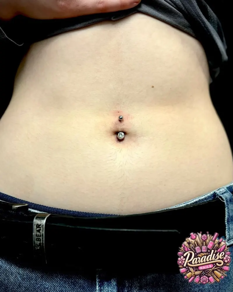 Piercing de ombligo con joya de titanio
